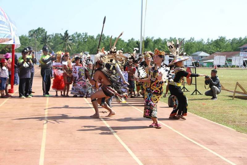 Semarakan HUT KTT Ke-12 dan HUT RI Ke-74 dengan Pawai Budaya dan Sepeda Hias