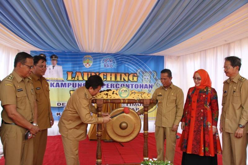 Lounching Kampung KB Percontohan IMBAYA Desa Tideng Pale Timur