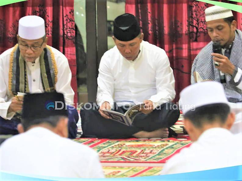 Suasana Yasinan dan Tausiyah Setiap Malam Jumâ€™at di Kediaman Bupati Dr. H. Undunsyah, MH.Msi